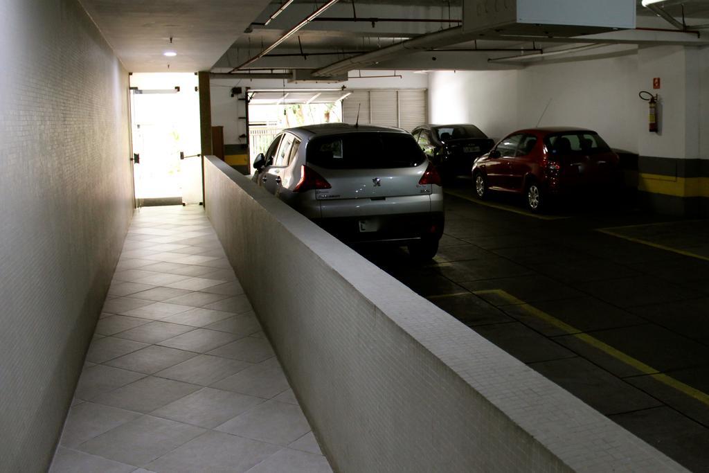 Apartamento Em Rua Sem Saida No Leme Rio de Janeiro